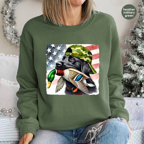 Realistic Hunting Dog with Duck DTF Transfer, Patriotic Labrador Iron-On for Outdoor Enthusiasts Apparel, Perfect for Hunting Shirts & Hoodies